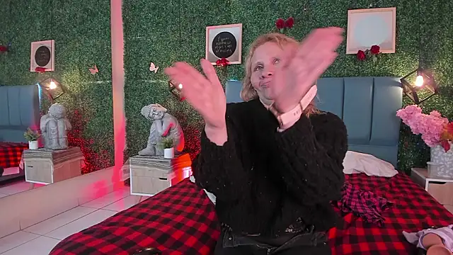 evangelyne_rose (F milf) - biting and sucking nipple