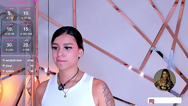 Sophie-velvet webcam