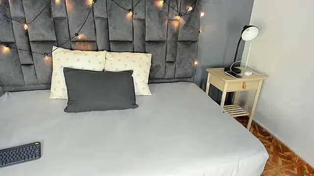 NicoletCherry__ webcam