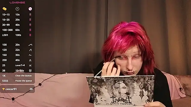 kandracruser (F teen) - Show legs