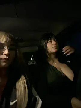 antonella_ro (F young) - Walking with your nipples out