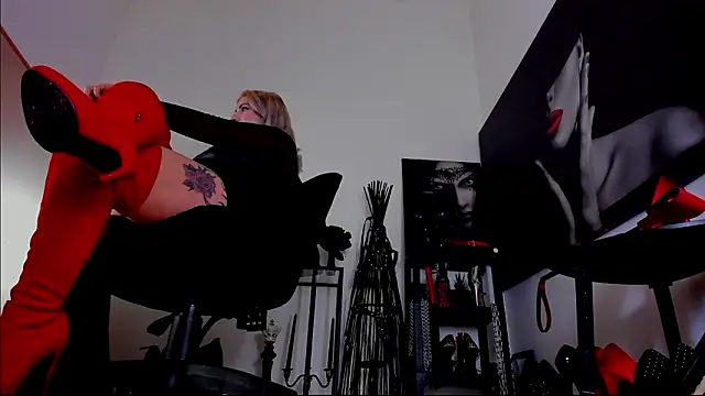 MistressDemi webcam