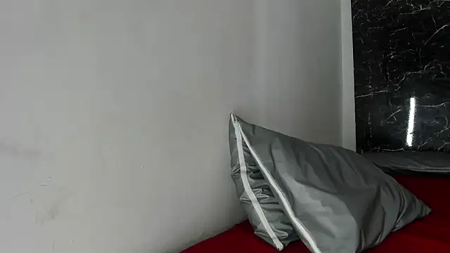 alicia-93 - Alicia-93's free webcam - UK Sex Cams