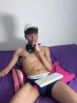 Webcam Model (Andycillo)  is live.Free join now!
