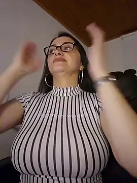 Webcam Model (preetypeach)  is live.Free join now!