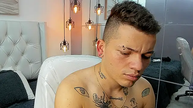 wildthor26 (M young) - put oil on my flaccid cock