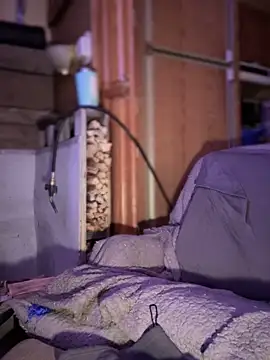 GoldenFlameGoddess webcam