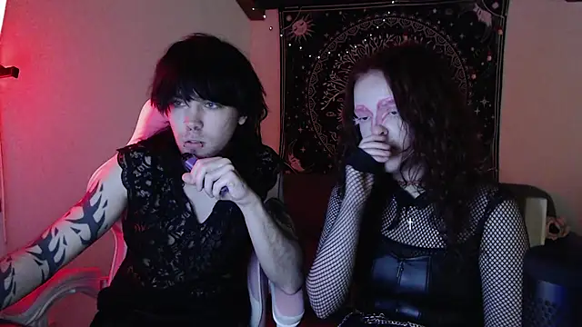 CrimsonVampCouple webcam