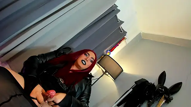 DominaAurumXXX webcam