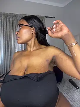 Bustygoddess32 webcam