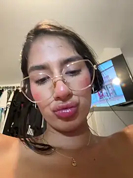 julieta_duque (F young) - Off big clothes + twerk + doggy style🙈