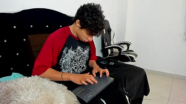 chris_evans27 (Ask my age) - 100 push ups naked