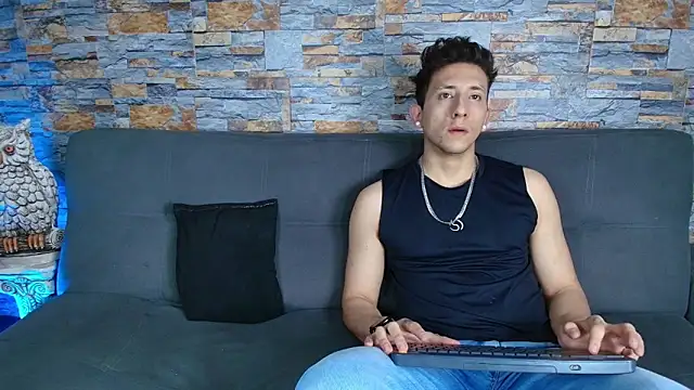 maykol_victoriasr (Ask my age) - get naked and suck cock