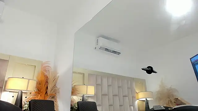 lucaaray (M twink) - show feets