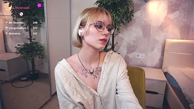 kellepourier (G teen) - hot squirt close to the camera