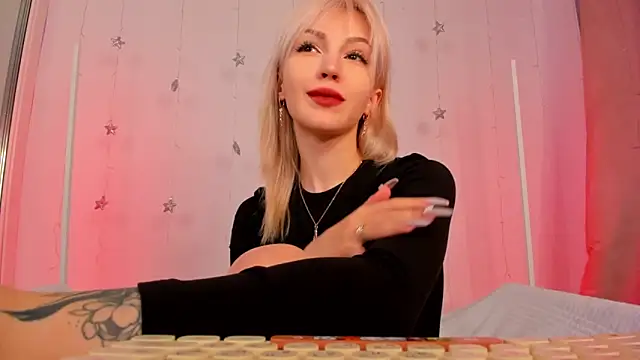 lisafoxyme - LisaFoxyMe's free webcam