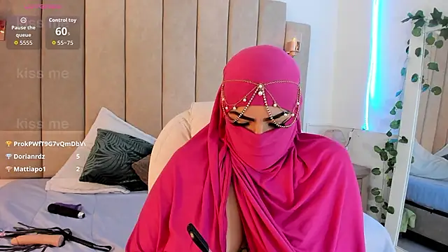 _naylaa_ (F milf) - slap my ass x3