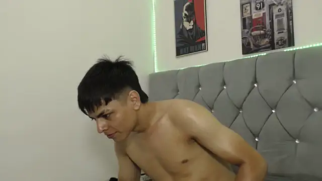 Loganjhonson19 – webcam model profile photo