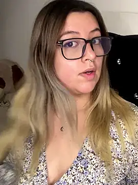 blair_bunnyy (F teen) - rub my nipples