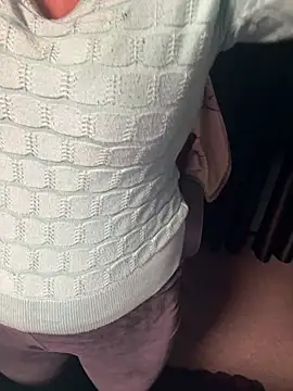 lucky_flora (F young) - boobs show