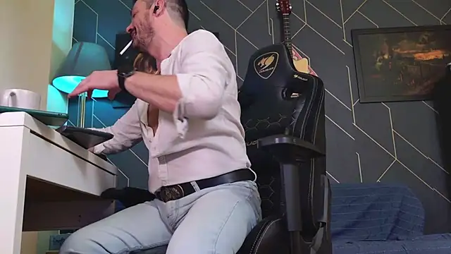 chriskox (Ask my age) - My cock need pleasure, - worship