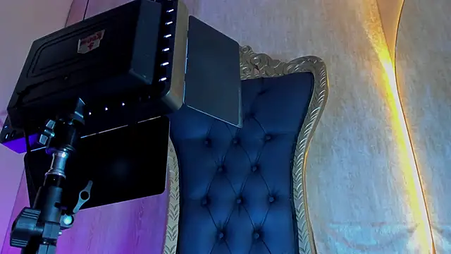 thaddeus_king (M twink) - See the King's cock