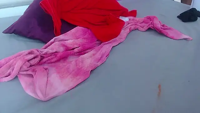 goldenn_ass1 (F young) - play with my wet pussy