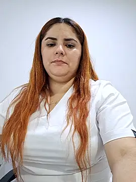 girl_redhead_bigtits (F young) - Mostrar tetas 3 minutos sin camiseta