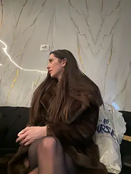 Webcam Model (EllyLynn)  is live.Free join now!