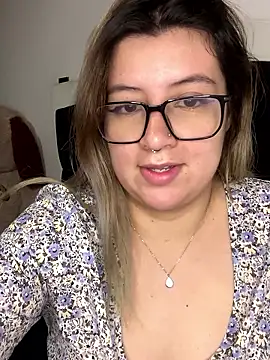 blair_bunnyy (F teen) - rub my nipples