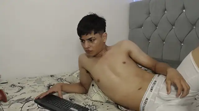 loganjhonson19 (M twink) - show cumm