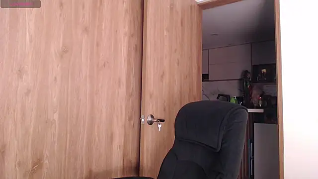 keyn_laurent_1 (F young) - flash boobs