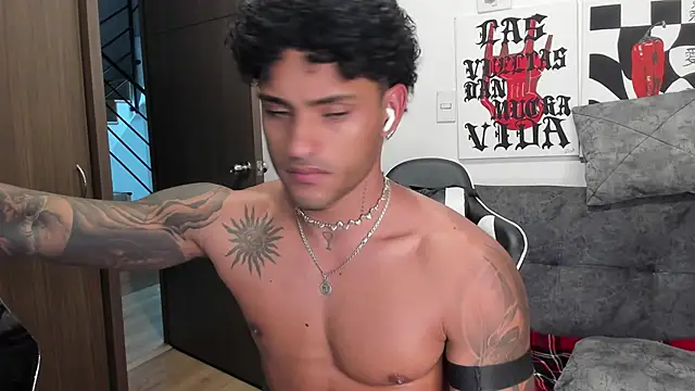 alessandro_vanni (M young) - OIL MY BIG COCK CLOSE TO CAM