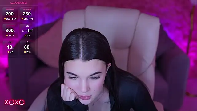 YourLolaBunny webcam