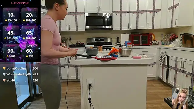 Blondiewithanass webcam