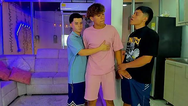 Houseofwarrios webcam