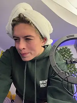 Webcam Model (Katheerine) is live