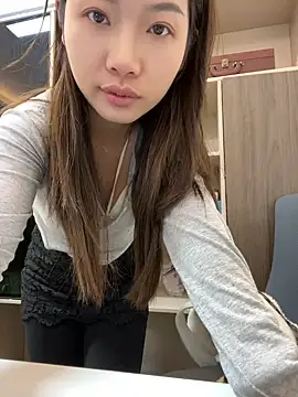 gyyoo (F young) - 大厅闪奶头2秒