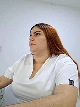 girl_redhead_bigtits webcam