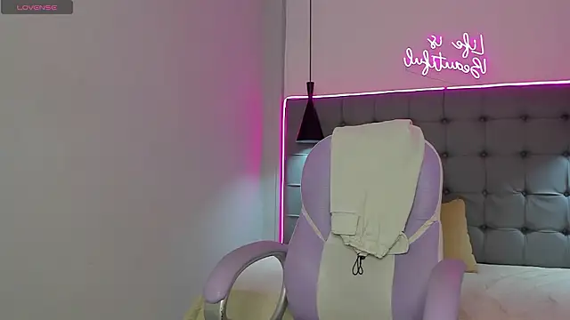 scarletcherry18 (T teen) - play with my cock for you my king