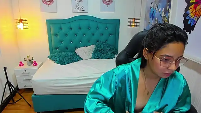 sofi-bless webcam stripchat model stream image