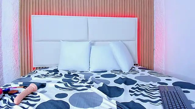 valery_thompsson webcam