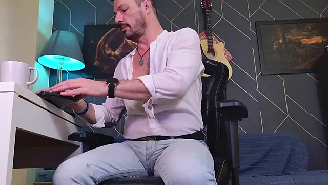 chriskox (Ask my age) - My cock need pleasure, - worship