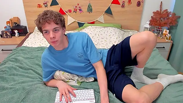 fandi_777 (M twink) - Doggy in ticket show