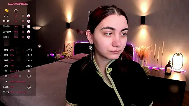 hannacheekss_ (F young) - Suck finger with eyes contact