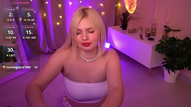 ameliaweells (F young) - bare boobs massage with oil