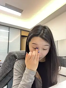 qrooo (F young) - 喝杯热水