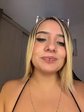 Webcam Model (_Ninasanz)  is live.Free join now!