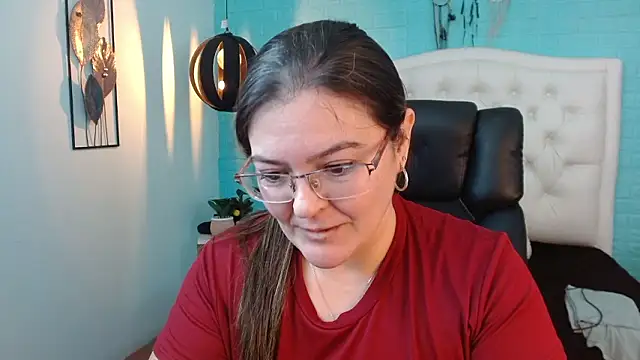 msjossie (F milf) - finger on pussy