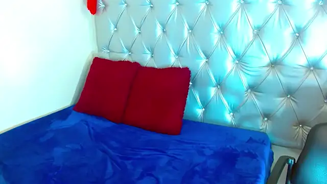 JessicaRabbit04 webcam